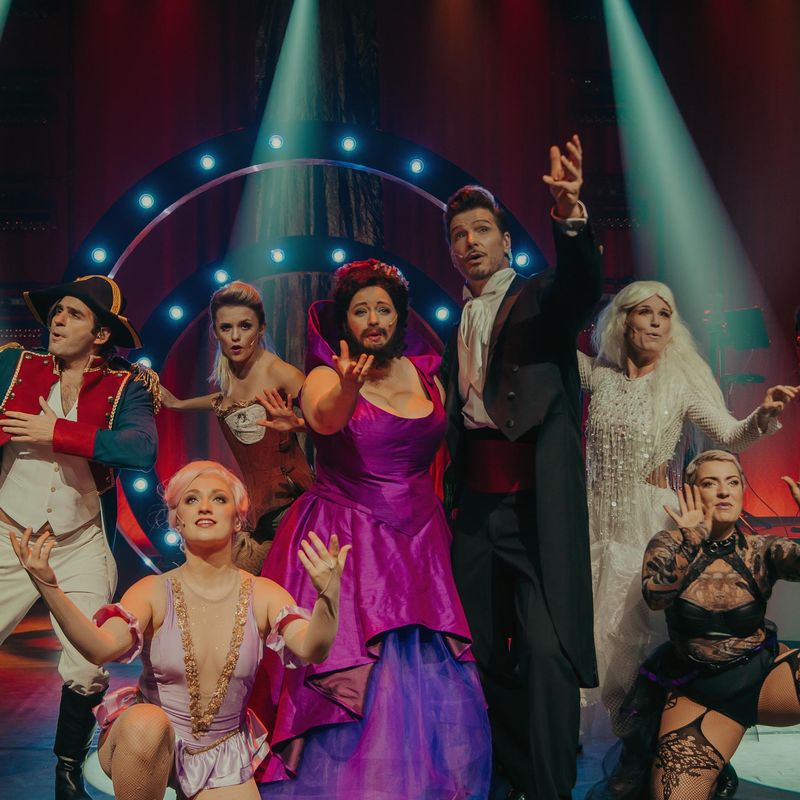 This is THE GREATEST SHOW! - 360 Grad Design Com
